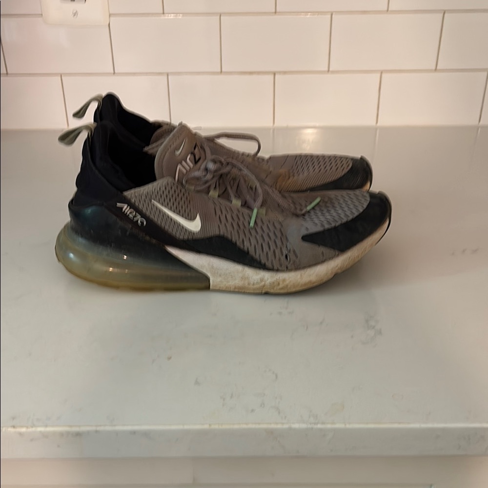 Nike Air Max 270 in Gray and Black size 11.5